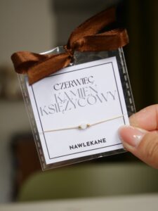 Czerwiec - Kamień księżycowy